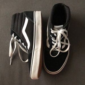 Used high top black vans. Still in very good condition. Hreat for skateboarding!